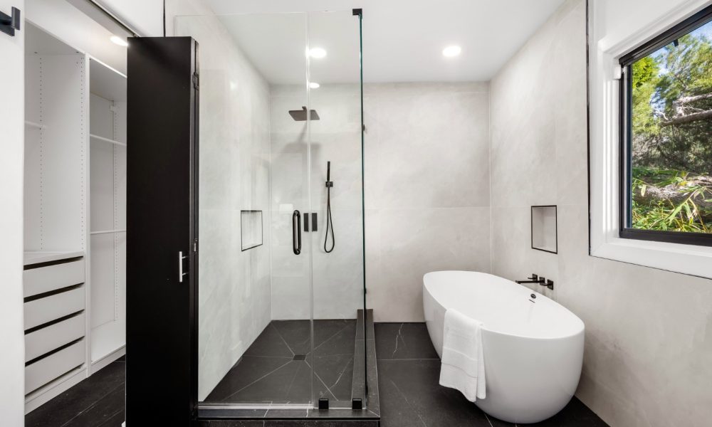 modern-hollywood-hills-home-bathroom-in-los-angele-2026-03-18-12-14-36-utc